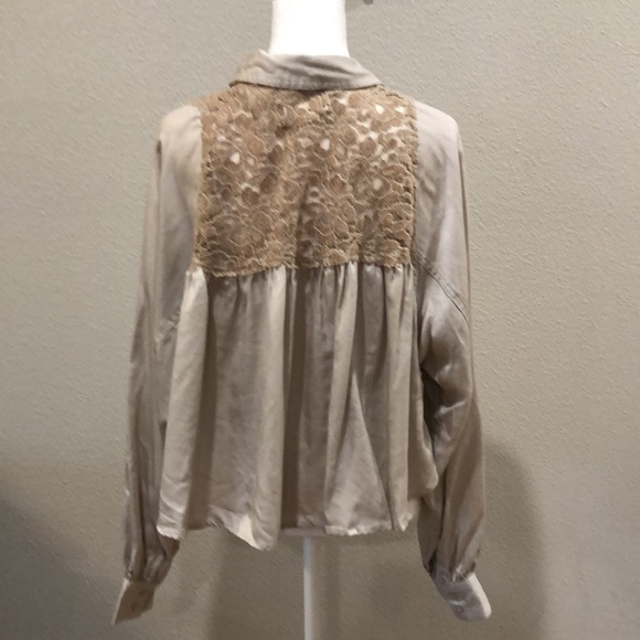 Urban Outfitters Callie cropped blouse with lace and long sleeves. Beige. Size S - Picture 3 of 11